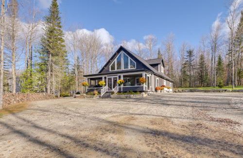 Newport House | Elegant Newport Cabin with Porch and Lake Access