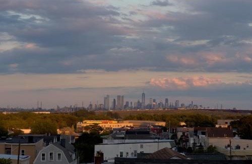 Kearny Apartment | Elegant NYC View Stay Park Free 6 beds Sleep 8