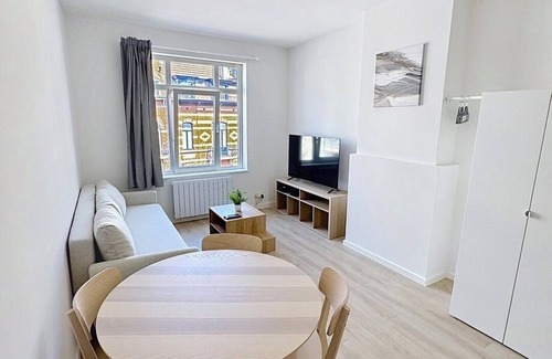Altitude 100 Apartment | Elegant one-bedroom apartment