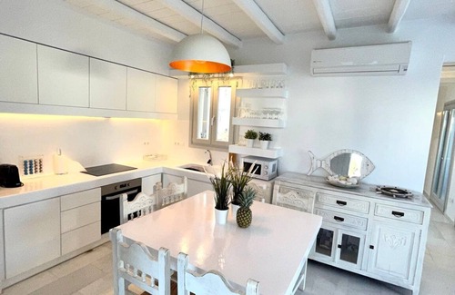 Logaras Villa | Elegant Paros Villa | Villa Nefeli | 4 Bedrooms | Private Pool | Prime Location.