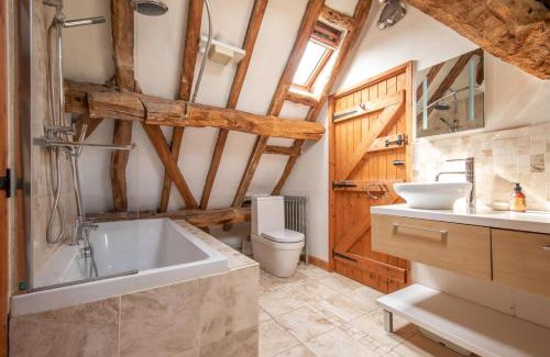 Snitterfield House | Elegant peaceful barn in rural village setting close to Stratford upon Avon