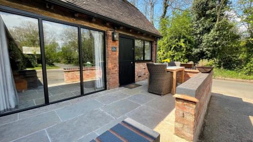 Snitterfield House | Elegant peaceful barn in rural village setting close to Stratford upon Avon