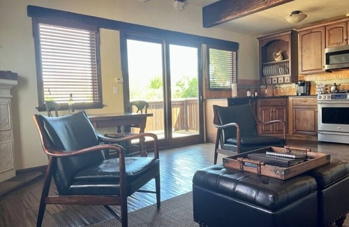 Sonoma House | Elegant Penthouse 2 blocks from Sonoma Plaza.