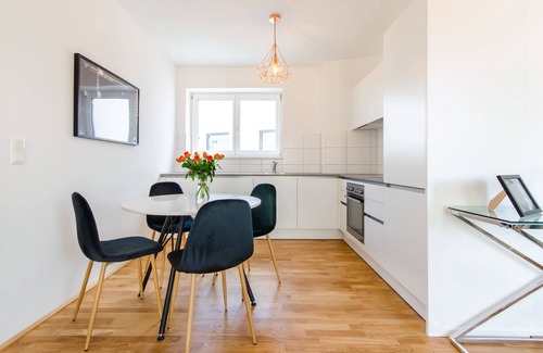 Weißgerber Apartment | Elegant Penthouse in the ♥ of Vienna + Balcony