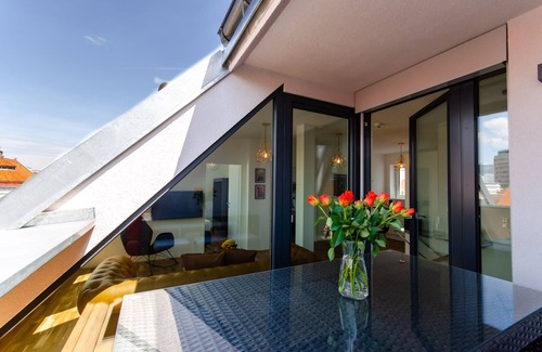 Weißgerber Apartment | Elegant Penthouse in the ♥ of Vienna + Balcony