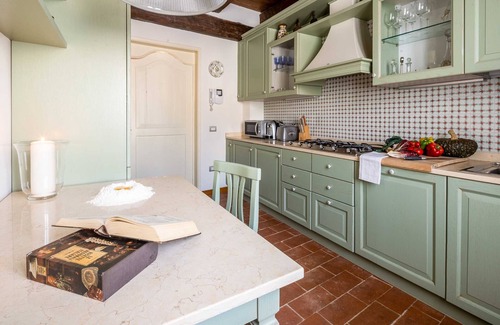 Asolo Apartment | Elegant Penthouse with a View of the Historic Center of Asolo