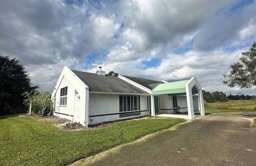 Fort Pierce House | Elegant Pool House 3BR/3 Bath in Ft. Pierce, FL