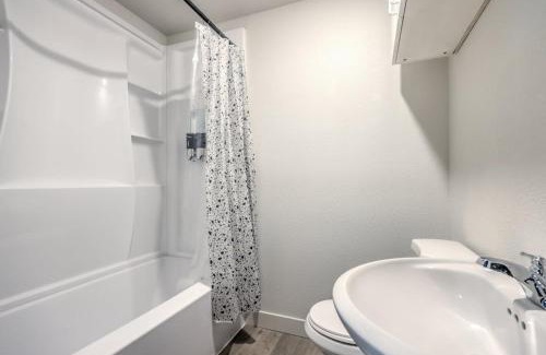 Las Vegas House | Elegant Private Studio Sleeps 4! 10Min to Strip!