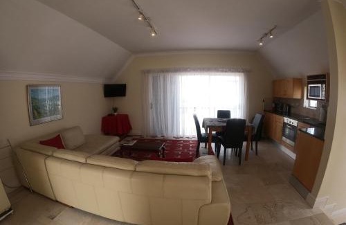 Waterfront Apartment | Elegant Quays Waterfront One Bedroom Apartment