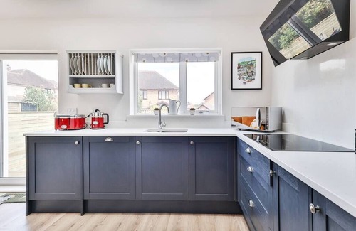 Sheffield House | Elegant Retreat Nook at Peak District Gateway