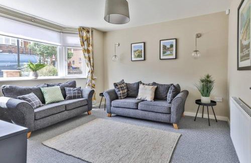 Sheffield House | Elegant Retreat Nook at Peak District Gateway