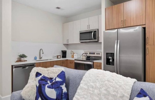 Sobro Apartment | Elegant Retreat Walk to The Gulch & Broadway