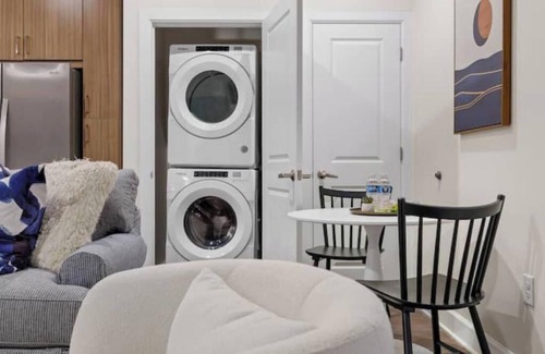 Sobro Apartment | Elegant Retreat Walk to The Gulch & Broadway