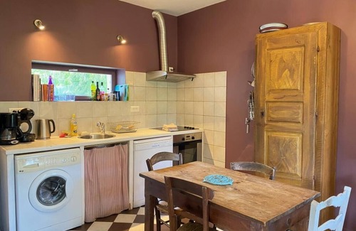 Issor Bed & Breakfast | Elegant retro cottage at the foot of the mountains, stove, WIFI, + view