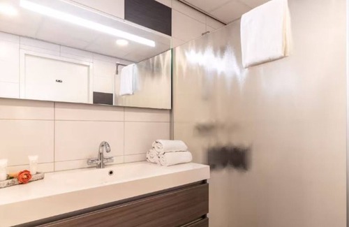Zevenbergen House | Elegant Room in Fletcher Hotel – Convenient Base for Exploring South Holland