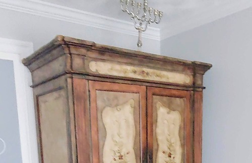 Tewksbury House | Elegant room in northern Mass saburbs