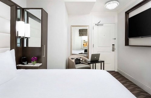 Downtown Boston Hotel | Elegant Room Near Boston Public Garden – 2 Minutes' Walk | Perfect for Couple