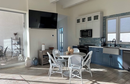 San Diego House | Elegant San Diego Escape Where Tranquility Meets Luxury. A/C, WIFI, and Hot Tub!