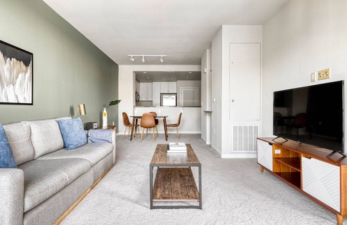 Santa Clara Apartment | Elegant Santa Clara 1BR w/Gym, Pool & W/D, nr tech HQs, by Blueground