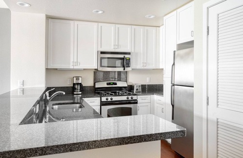 Santa Clara Apartment | Elegant Santa Clara 1BR w/Gym, Pool & W/D, nr tech HQs, by Blueground