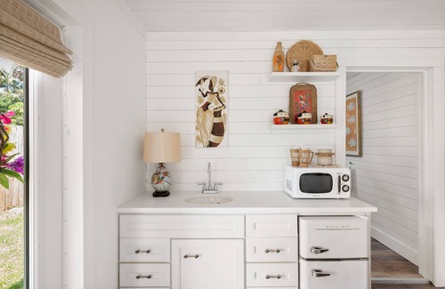Rock Ridge Apartment | ELEGANT SEASHELL PRIVATE ROOM WITH PRIVATE ENTRY