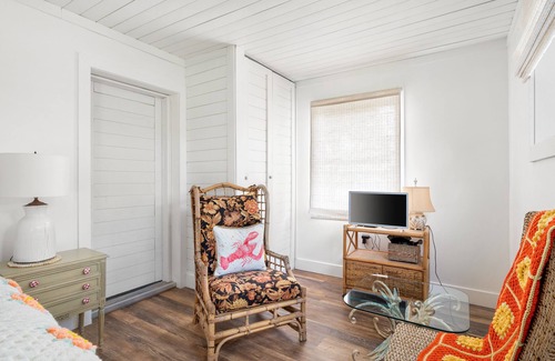 Rock Ridge Apartment | ELEGANT SEASHELL PRIVATE ROOM WITH PRIVATE ENTRY