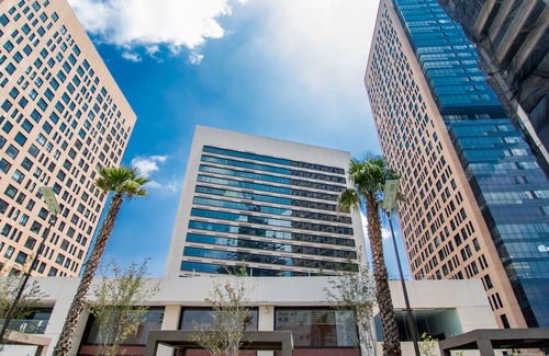 Granada Condo | Elegant & Spacious 2BR Condo W/Luxury Amenities