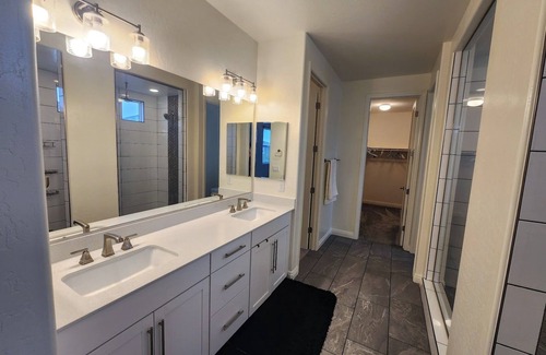Las Vegas House | Elegant Spacious 5BR w/King Beds Poker Table Games