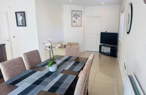 Staple Hill House | Elegant & Spacious Bristol Home