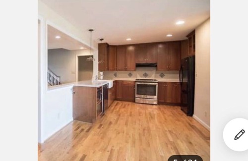 Mandana House | Elegant/Spacious home overlooking the lake