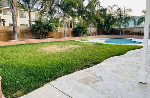 Eastvale House | Elegant Spacious Home with Swimming Pool