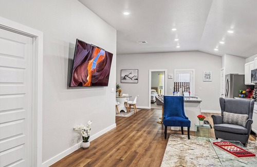 Lubbock House | Elegant & Spacious South Lubbock 3 Bed 2 Bath1 King 2 Queen Near Texas Tech