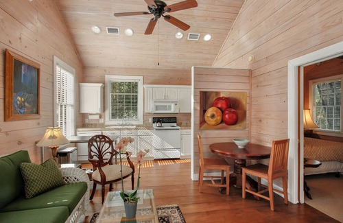 King City Cottage | Elegant St. Simons Island Honeymoon Beach Cottage near Pier Village