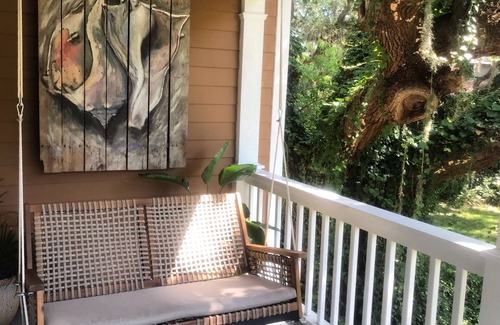 King City Cottage | Elegant St. Simons Island Honeymoon Beach Cottage near Pier Village