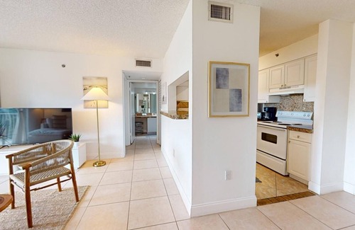 Aventura Apartment | Elegant Stay Near Ocean Drive