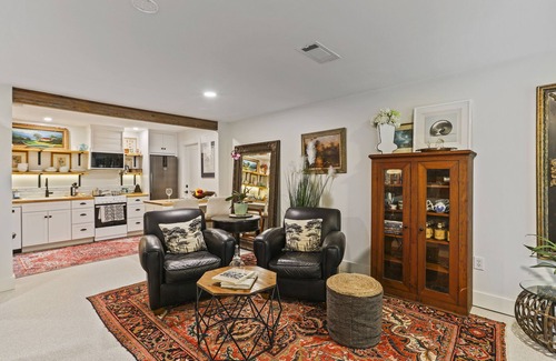 High Springs Apartment | Elegant Studio, 5 Min Walk to Main Street’s Antique Shops & Restaurants!