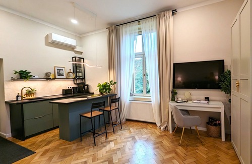 Historic Center Apartment | Elegant Studio in the Historic Center, AC, Quiet Area