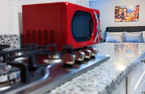 Neartown House | Elegant Studio Montrose-Amalfi - The ItalianPlaza