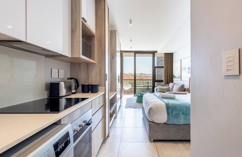 Umhlali Apartment | Elegant Studio Suite in Ballito with Rooftop Pool