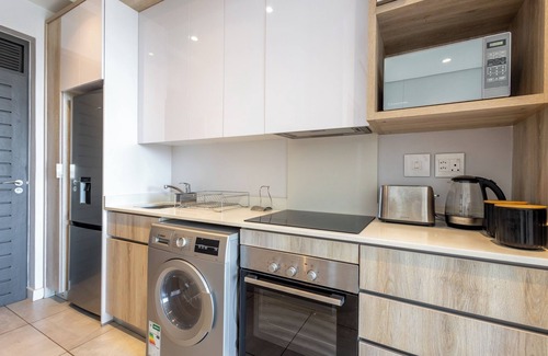 Umhlali Apartment | Elegant Studio Suite in Ballito with Rooftop Pool