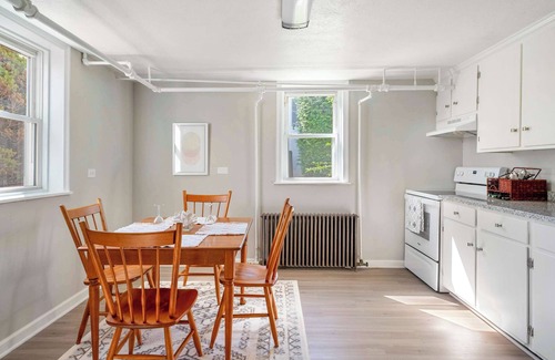 Locust Grove House | Elegant Studio | Kitchen | Washer/Dryer | Backyard