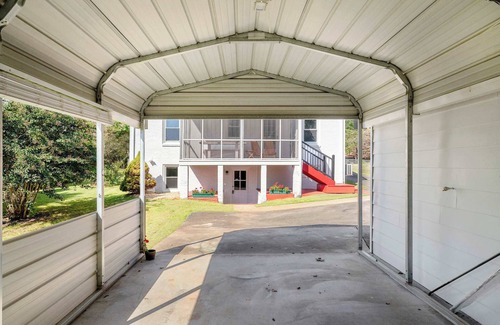 Locust Grove House | Elegant Studio | Kitchen | Washer/Dryer | Backyard