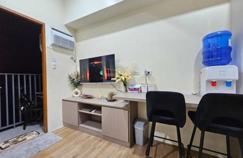 Mandaue Apartment | Elegant Studio with balcony unit 625 - 6th floor - near Ateneo De Cebu - High speed internet - Northwoods Place