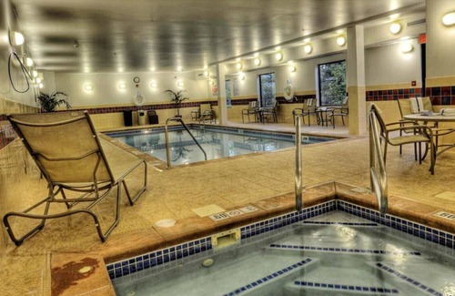 Sioux City House | Elegant Style for Leisure Travel! W/ Hot Tub