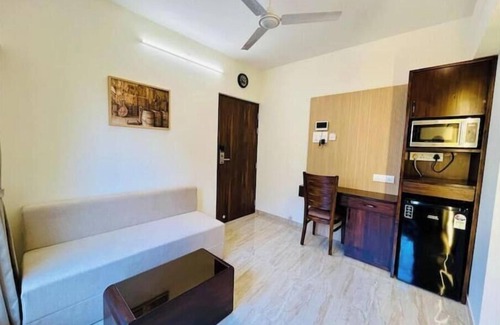 Kandivali East Apartment | Elegant Suite Malad West Prime Location