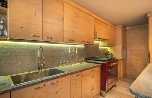 Cortina d'Ampezzo Apartment | Elegant Tablà with Garden R&R