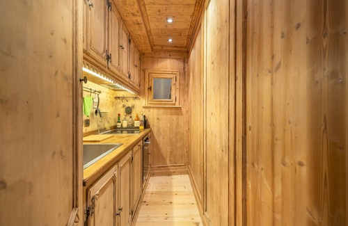Cortina d'Ampezzo Apartment | Elegant Tablà with Garden R&R