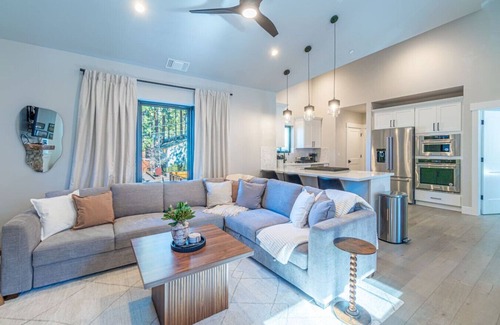 Lincoln Park House | Elegant Tahoe Escape – Comfort & Style Combined