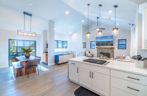 Lincoln Park House | Elegant Tahoe Escape – Comfort & Style Combined