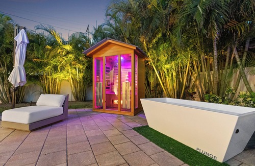 Virginia Park House | Elegant Tampa Oasis: Pool, Sauna, Cold Plunge, Firepit. Near Downtown & Bayshore